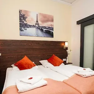 3* Отель Little Paris
